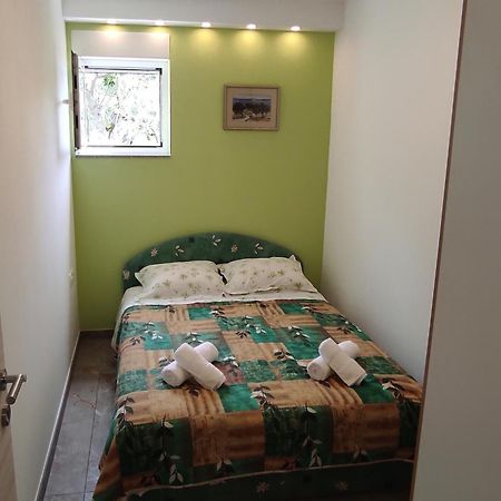 Apartments With A Parking Space Punat, Krk - 5410 외부 사진