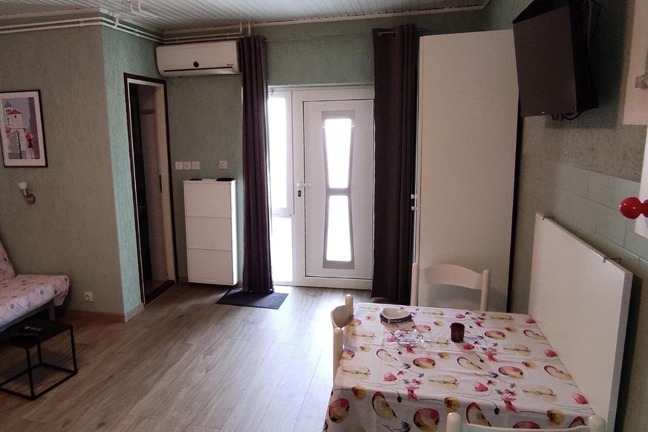 Apartments With A Parking Space Punat, Krk - 5410 외부 사진
